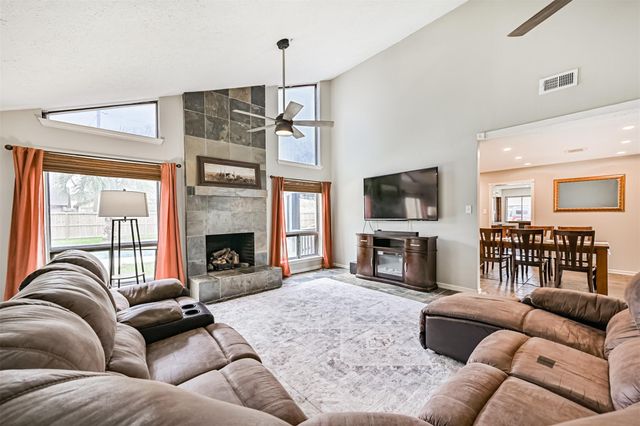 910 Evergreen Drive, Friendswood, TX 77546