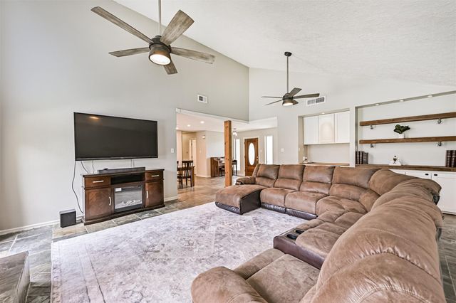 910 Evergreen Drive, Friendswood, TX 77546