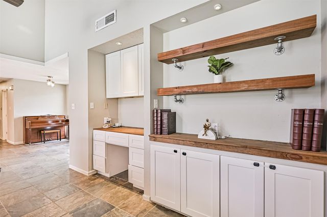 910 Evergreen Drive, Friendswood, TX 77546