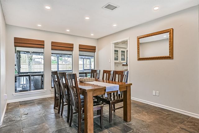 910 Evergreen Drive, Friendswood, TX 77546