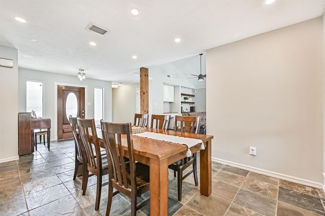 910 Evergreen Drive, Friendswood, TX 77546