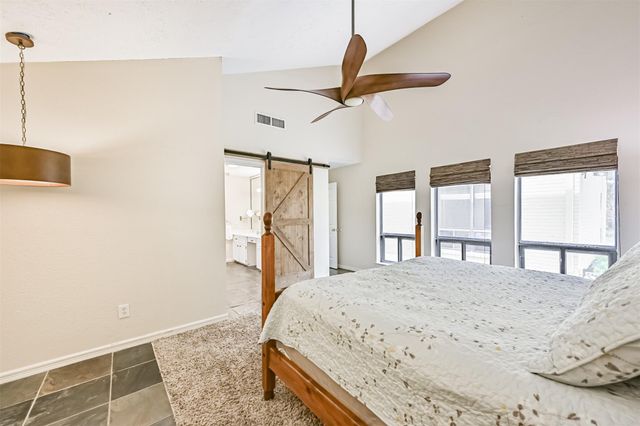 910 Evergreen Drive, Friendswood, TX 77546