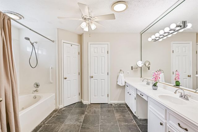 910 Evergreen Drive, Friendswood, TX 77546