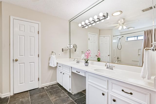 910 Evergreen Drive, Friendswood, TX 77546