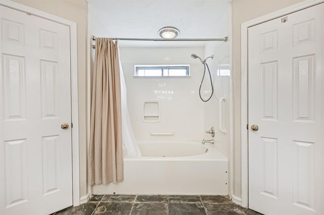 910 Evergreen Drive, Friendswood, TX 77546