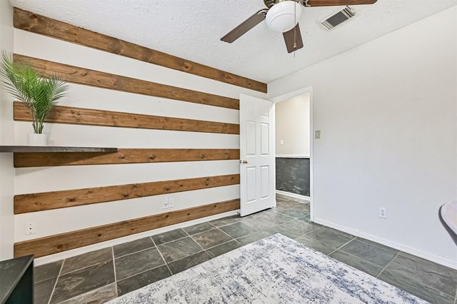 910 Evergreen Drive, Friendswood, TX 77546