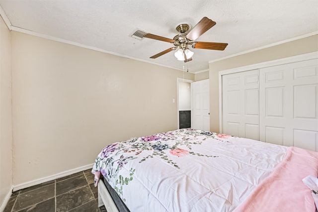 910 Evergreen Drive, Friendswood, TX 77546