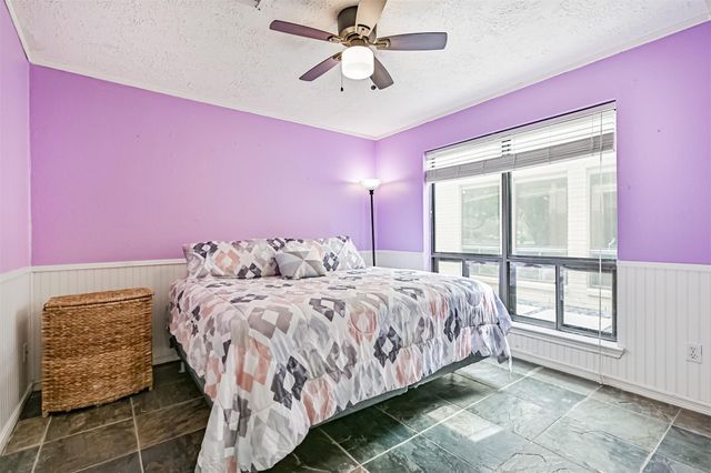 910 Evergreen Drive, Friendswood, TX 77546