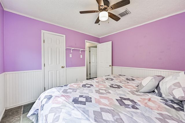 910 Evergreen Drive, Friendswood, TX 77546