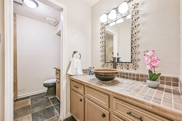 910 Evergreen Drive, Friendswood, TX 77546