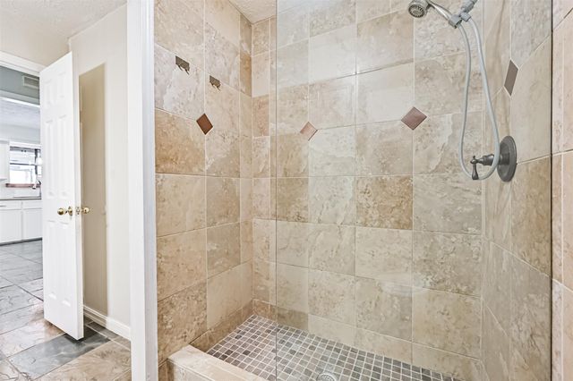 910 Evergreen Drive, Friendswood, TX 77546