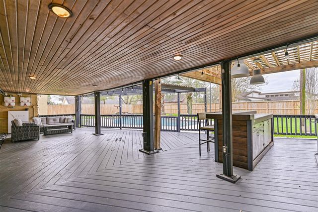 910 Evergreen Drive, Friendswood, TX 77546