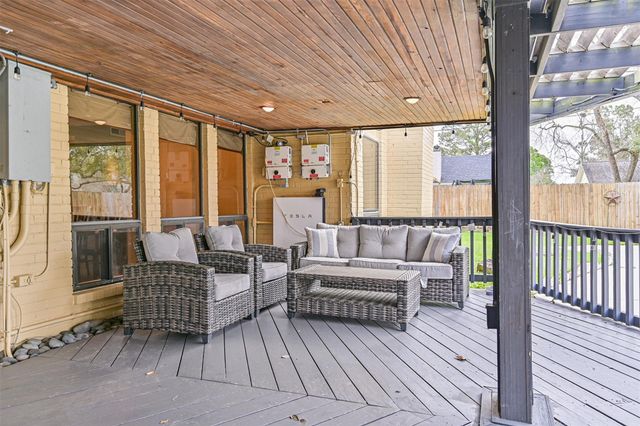 910 Evergreen Drive, Friendswood, TX 77546