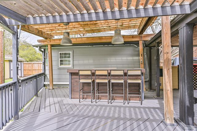 910 Evergreen Drive, Friendswood, TX 77546