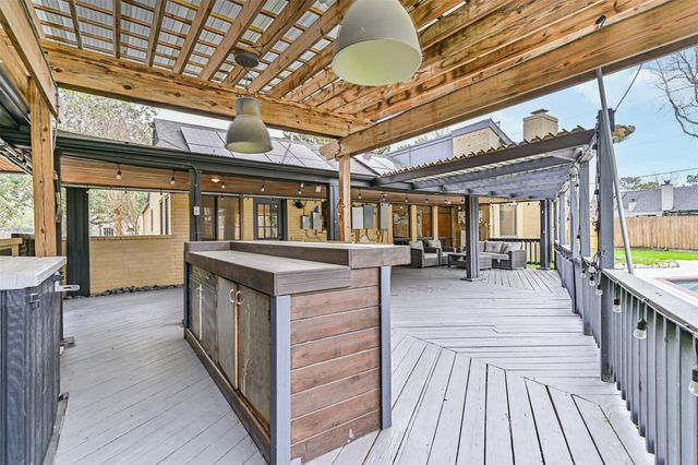 910 Evergreen Drive, Friendswood, TX 77546