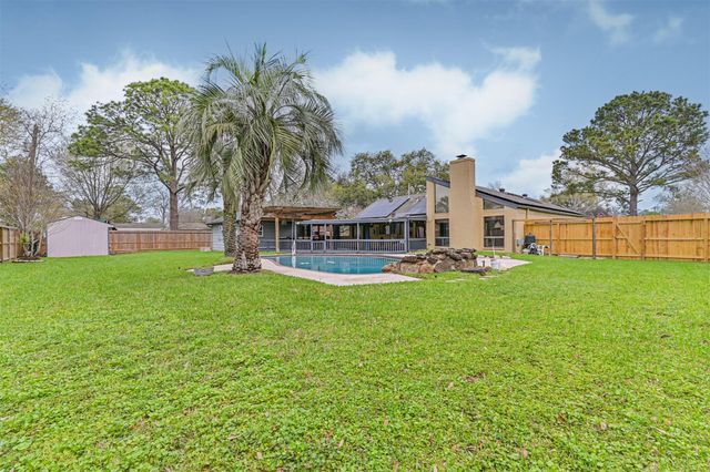 910 Evergreen Drive, Friendswood, TX 77546