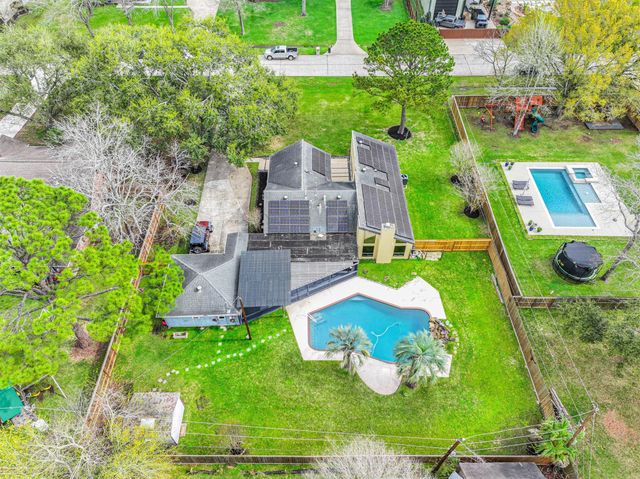 910 Evergreen Drive, Friendswood, TX 77546