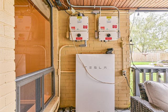 910 Evergreen Drive, Friendswood, TX 77546