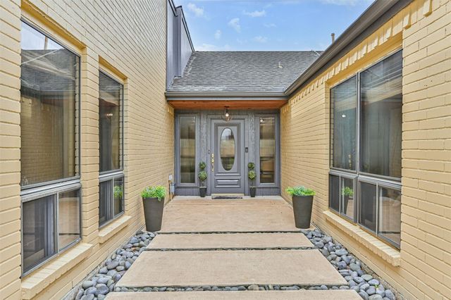 910 Evergreen Drive, Friendswood, TX 77546