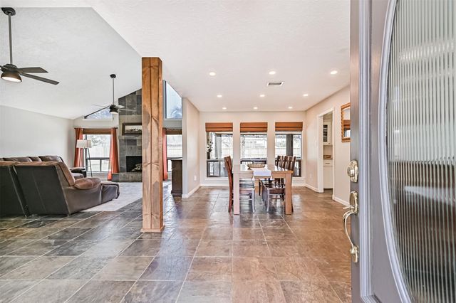 910 Evergreen Drive, Friendswood, TX 77546