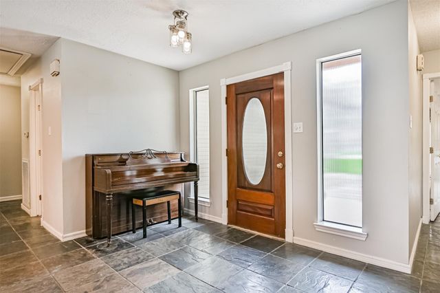 910 Evergreen Drive, Friendswood, TX 77546