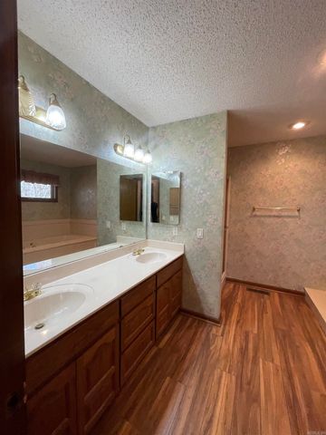 81 Pintuerero Way, Hot Springs Village, AR 71909