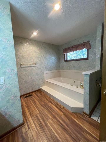 81 Pintuerero Way, Hot Springs Village, AR 71909