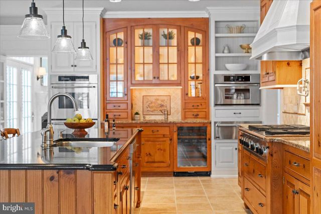 1568 SACKETTSFORD RD, Ivyland, PA 18974