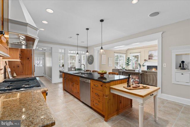 1568 SACKETTSFORD RD, Ivyland, PA 18974