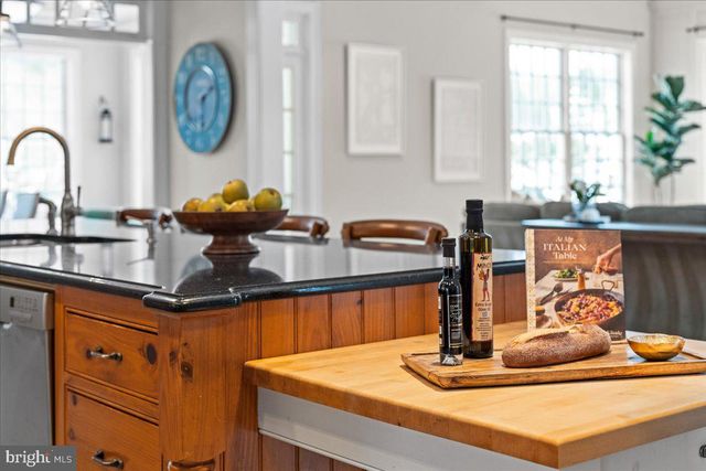 1568 SACKETTSFORD RD, Ivyland, PA 18974