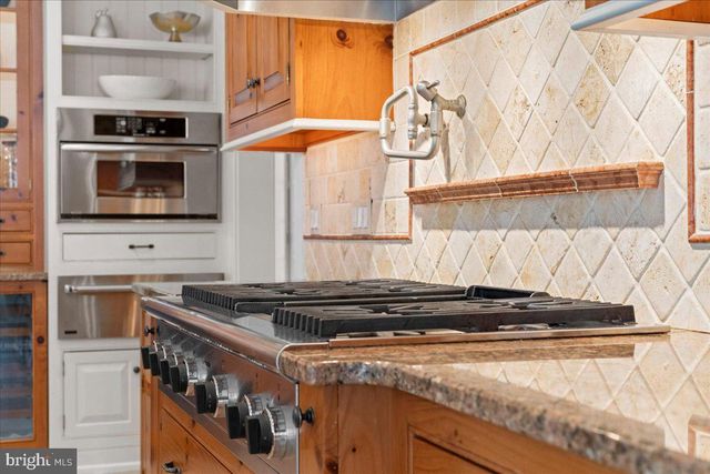 1568 SACKETTSFORD RD, Ivyland, PA 18974