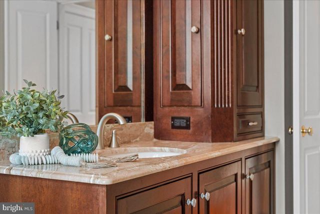 1568 SACKETTSFORD RD, Ivyland, PA 18974