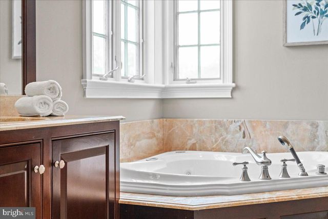 1568 SACKETTSFORD RD, Ivyland, PA 18974