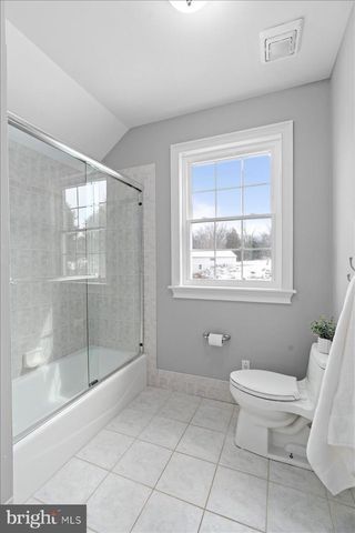 1568 SACKETTSFORD RD, Ivyland, PA 18974