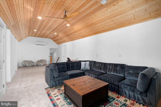 1568 SACKETTSFORD RD, Ivyland, PA 18974