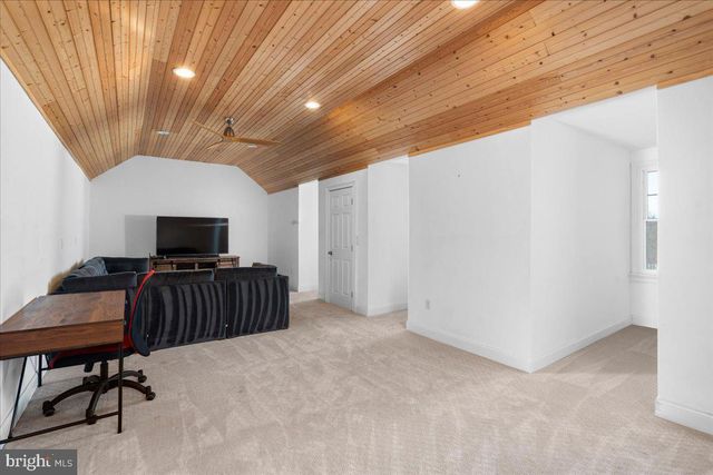 1568 SACKETTSFORD RD, Ivyland, PA 18974