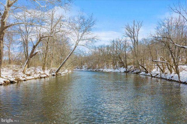 1568 SACKETTSFORD RD, Ivyland, PA 18974