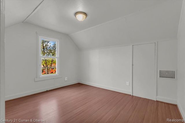 5580 S Merriman Road, Wayne, MI 48184