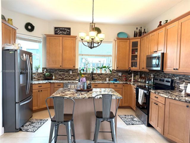 18247 NW 88th Place, Hialeah, FL 33018