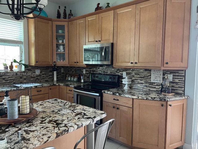 18247 NW 88th Place, Hialeah, FL 33018