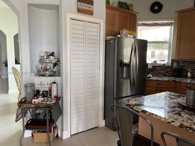 18247 NW 88th Place, Hialeah, FL 33018