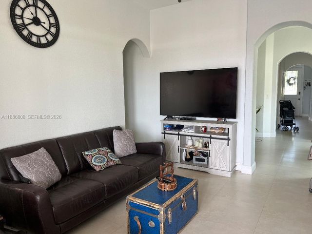 18247 NW 88th Place, Hialeah, FL 33018
