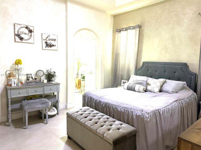18247 NW 88th Place, Hialeah, FL 33018