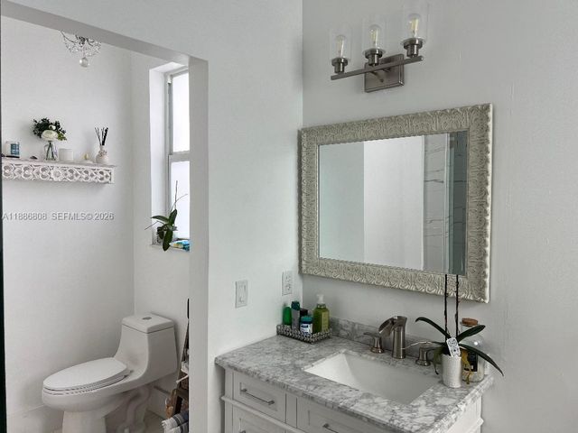 18247 NW 88th Place, Hialeah, FL 33018
