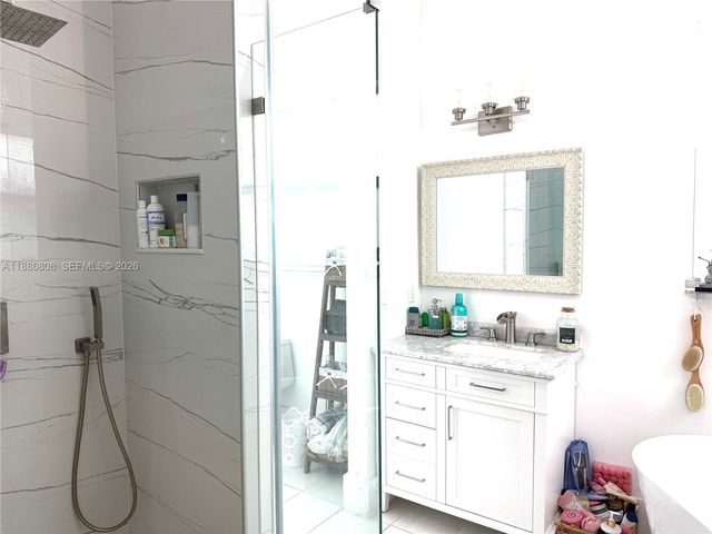 18247 NW 88th Place, Hialeah, FL 33018