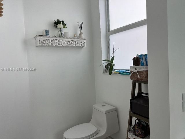 18247 NW 88th Place, Hialeah, FL 33018