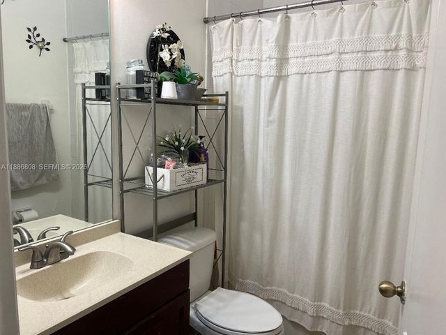 18247 NW 88th Place, Hialeah, FL 33018