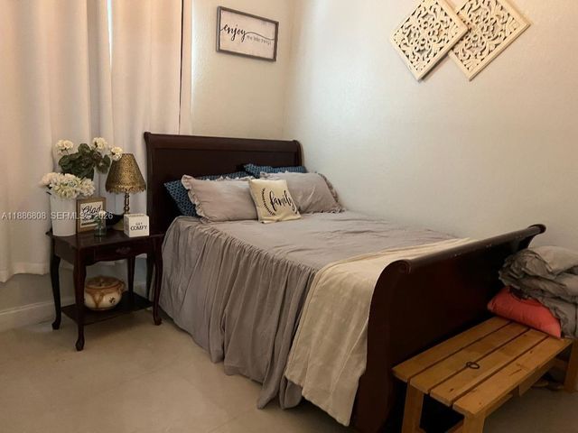 18247 NW 88th Place, Hialeah, FL 33018