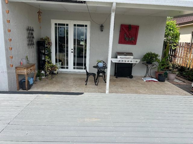 18247 NW 88th Place, Hialeah, FL 33018
