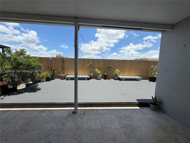 18247 NW 88th Place, Hialeah, FL 33018
